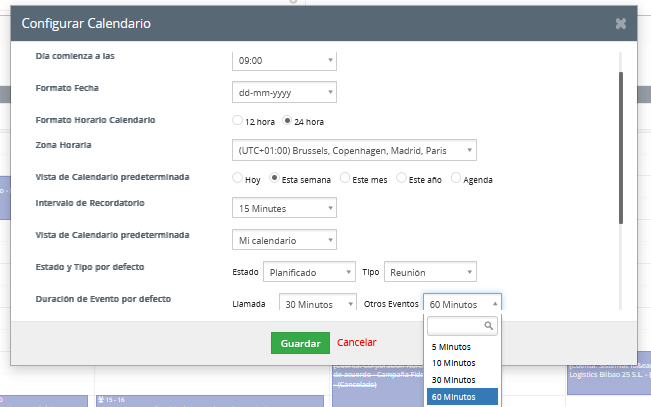 Formulario Configurar Calendario con los campos Día comienza a las en 09:00, Formato Fecha dd-mm-yyyy, Formato Horario Calendario en 24 hora, Zona Horaria UTC+01:00 Brussels Copenhagen Madrid Paris, Vista de Calendario predeterminada en Esta semana, Intervalo de Recordatorio de 15 minutos, un segundo selector de Vista de Calendario predeterminada en Mi calendario, Estado y Tipo por defecto en Planificado y Reunión, y Duración de Evento por defecto con Llamada en 30 minutos y el desplegable Otros Eventos abierto mostrando 5, 10, 30 y 60 minutos, junto a los botones Guardar y Cancelar