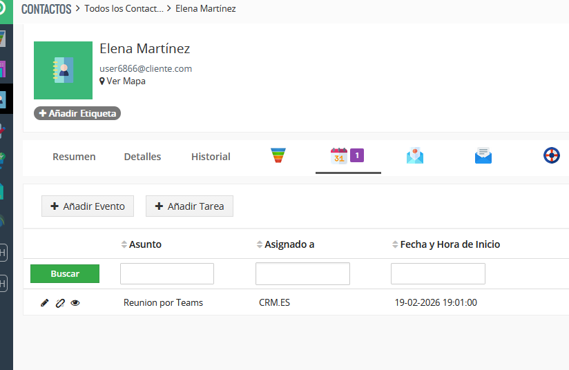 Ficha del contacto Elena Martínez con la pestaña de actividades y calendario activa marcada con el distintivo 1, los botones Añadir Evento y Añadir Tarea y una fila de tabla con una reunión por Teams