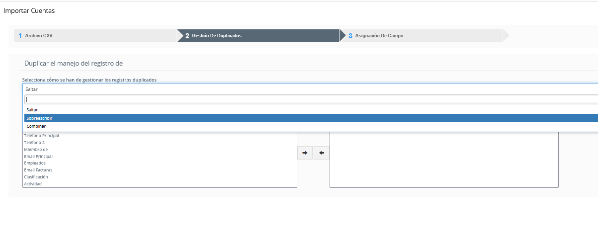 Paso 2 Gestión De Duplicados con la barra de progreso CSV, Duplicados y Asignación De Campo, el desplegable Saltar, Sobreescribir y Combinar abierto y los selectores de campos duplicados Teléfono Principal, Email Principal, CIF y Actividad