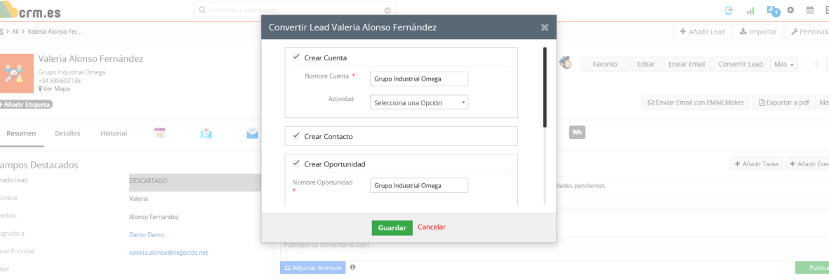 Ventana Convertir Lead con las casillas Crear Cuenta, con el nombre de la empresa ya cumplimentado, Crear Contacto y Crear Oportunidad, y los botones Guardar y Cancelar